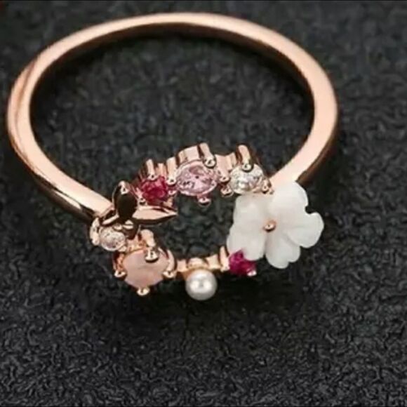Rose Gold & Butterfly Circle Halo Ring - Picture 2 of 4